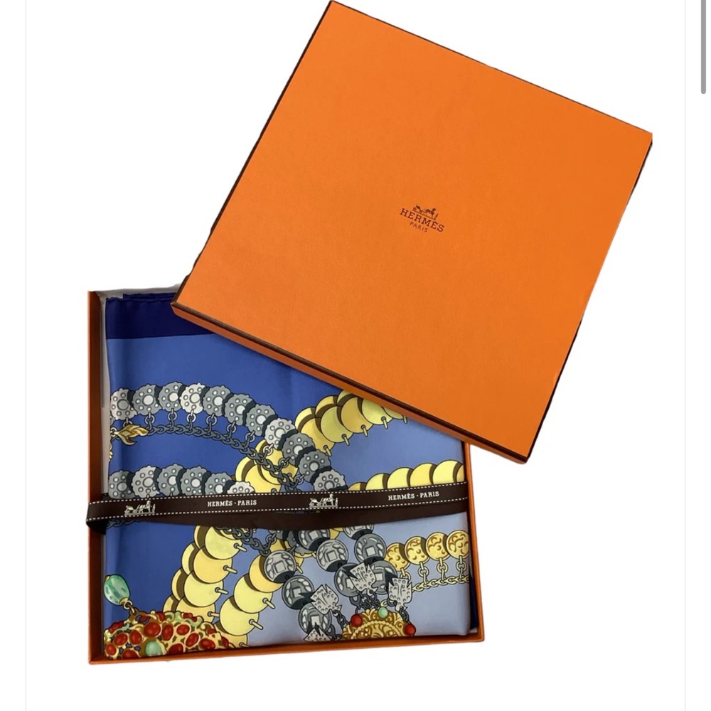 Scarf Designer By Hermes    Brand: HERMES
Style: SCARF DESIGNER